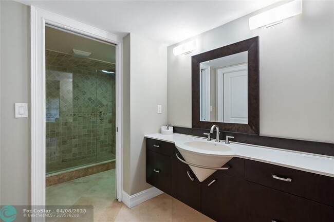 Building Photo - 3500 Galt Ocean Dr