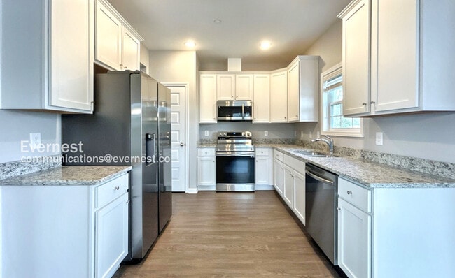 Building Photo - Updated 3 Bedroom Home in Columbia / Pet F...