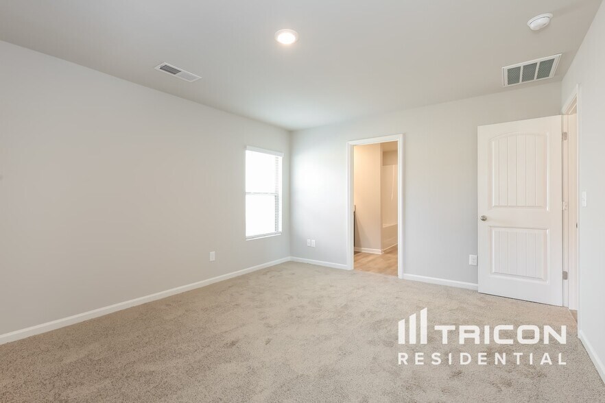 Building Photo - 927 Equine Dr