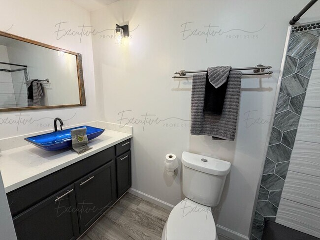 Building Photo - Available Now – Updated 3-Bed, 2-Bath Home in Iowa with Garage