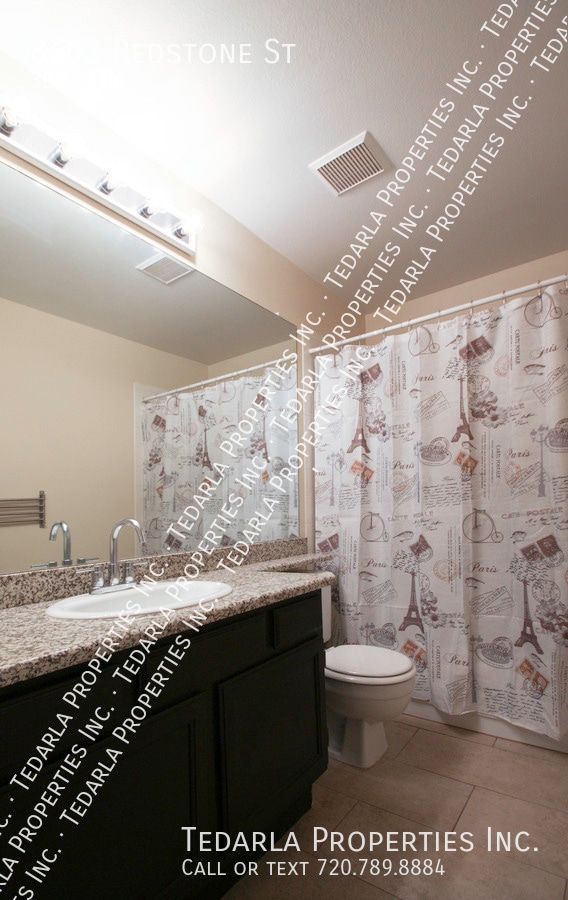 Building Photo - 8603 Redstone St