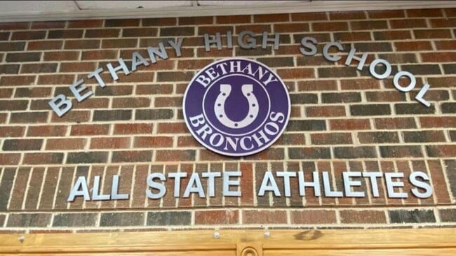 Building Photo - 4507 N Donald Ave