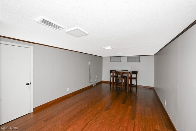 Building Photo - 3699 Bainbridge Rd