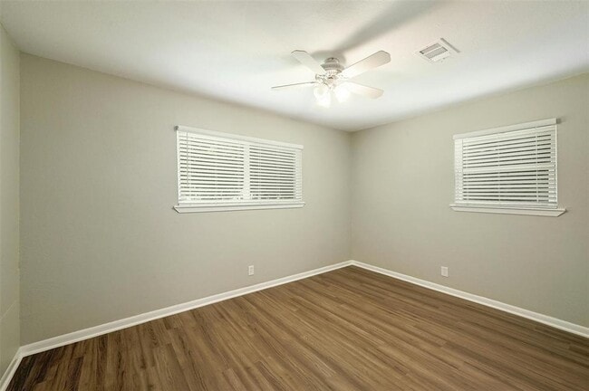 Building Photo - 8527 Maine Dr