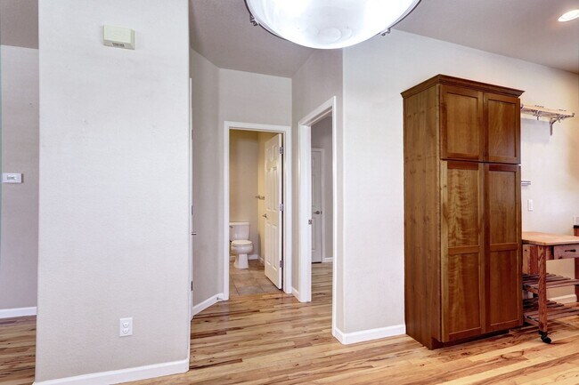 Building Photo - The Meadows townhome 3 bed 2 bath, in Morgan's Run Community!