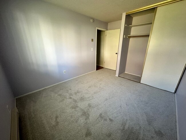 Building Photo - 3-Bedroom Unit on one level with a 1-car garage! Rent includes water-sewer and garbage!