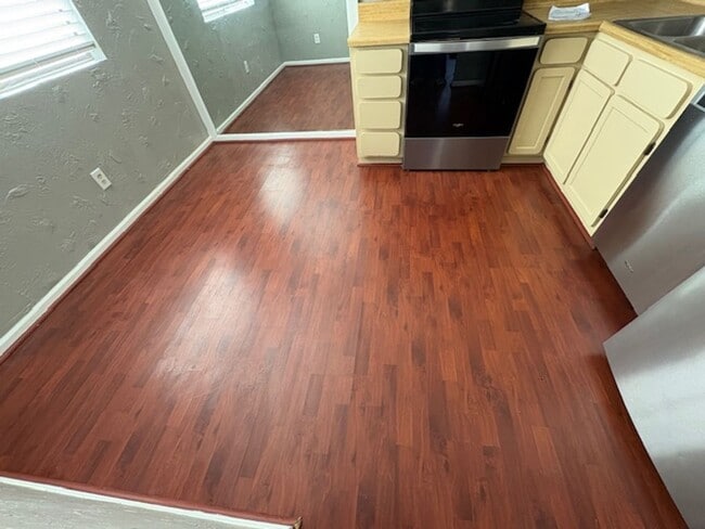 Building Photo - Start your Next Chapter!!! 2nd Floor Condo, Close to Shopping and Dining!!!