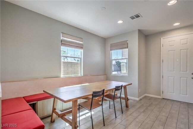 Building Photo - 904 Cottonwood Hl Pl