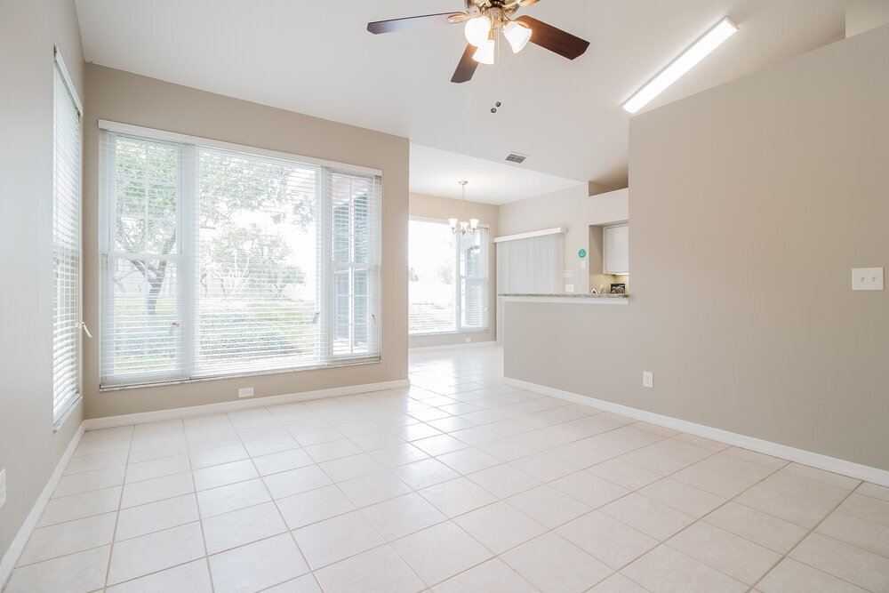 Building Photo - 1230 Glenmore Dr