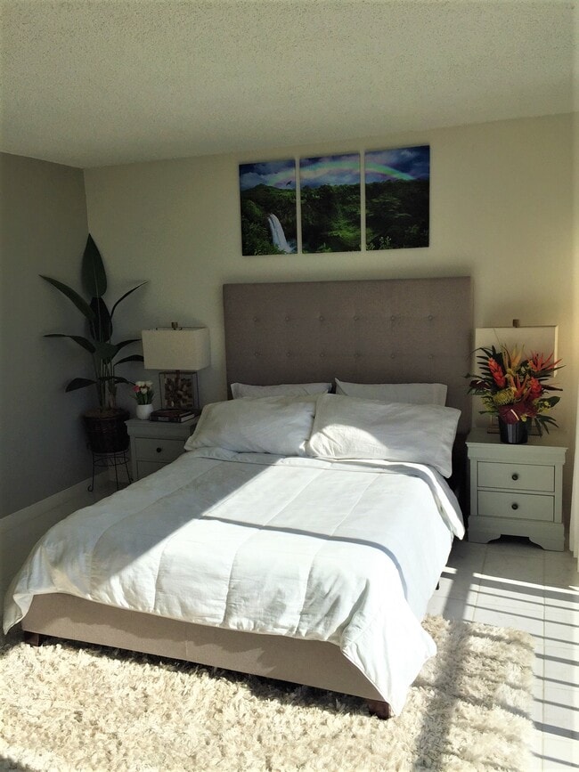 Building Photo - 84-680-680 Kili Dr