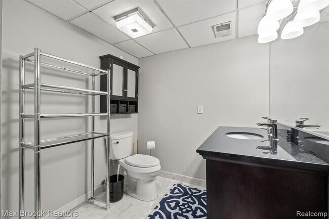 Building Photo - 1109 Ivyglen Cir