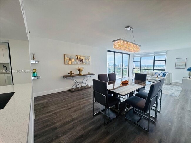 Building Photo - 3625 N Country Club Dr