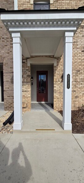 Building Photo - 1722 Old Brick Rd