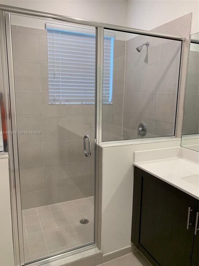 Building Photo - 1271 SE 27th Terrace