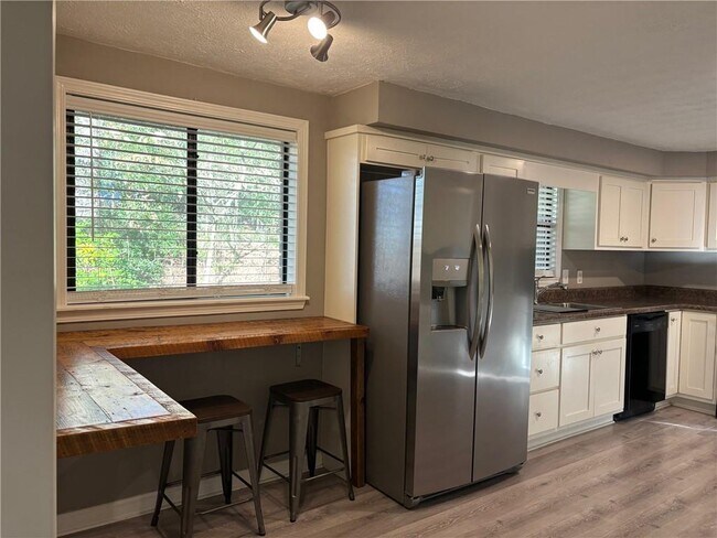 Building Photo - 209 Evans Cook Ct