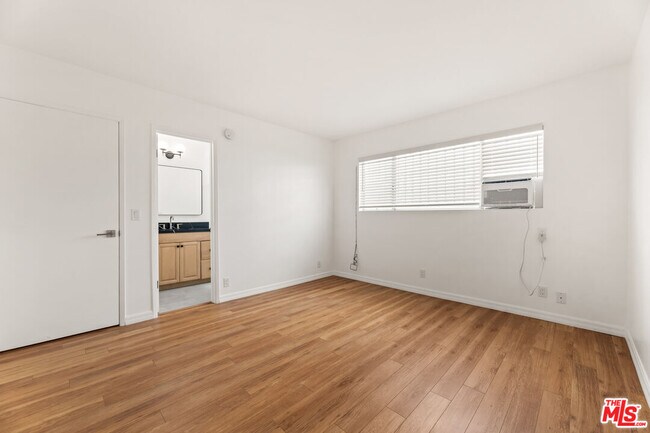 Building Photo - 1608 S Bentley Ave