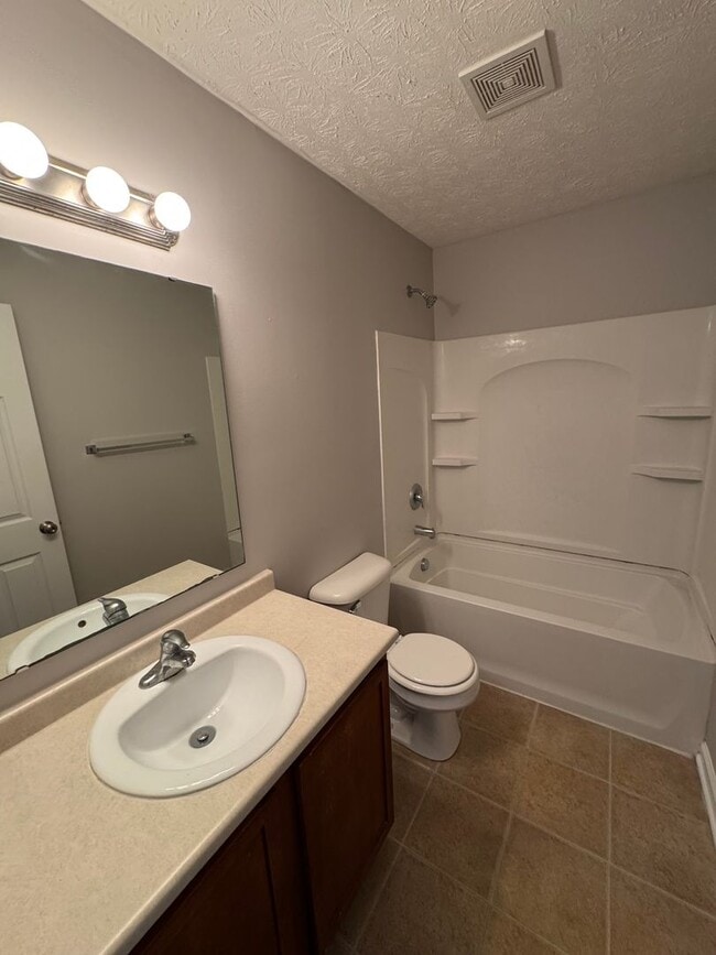 Building Photo - Franklin Twp - 4 BR h ome