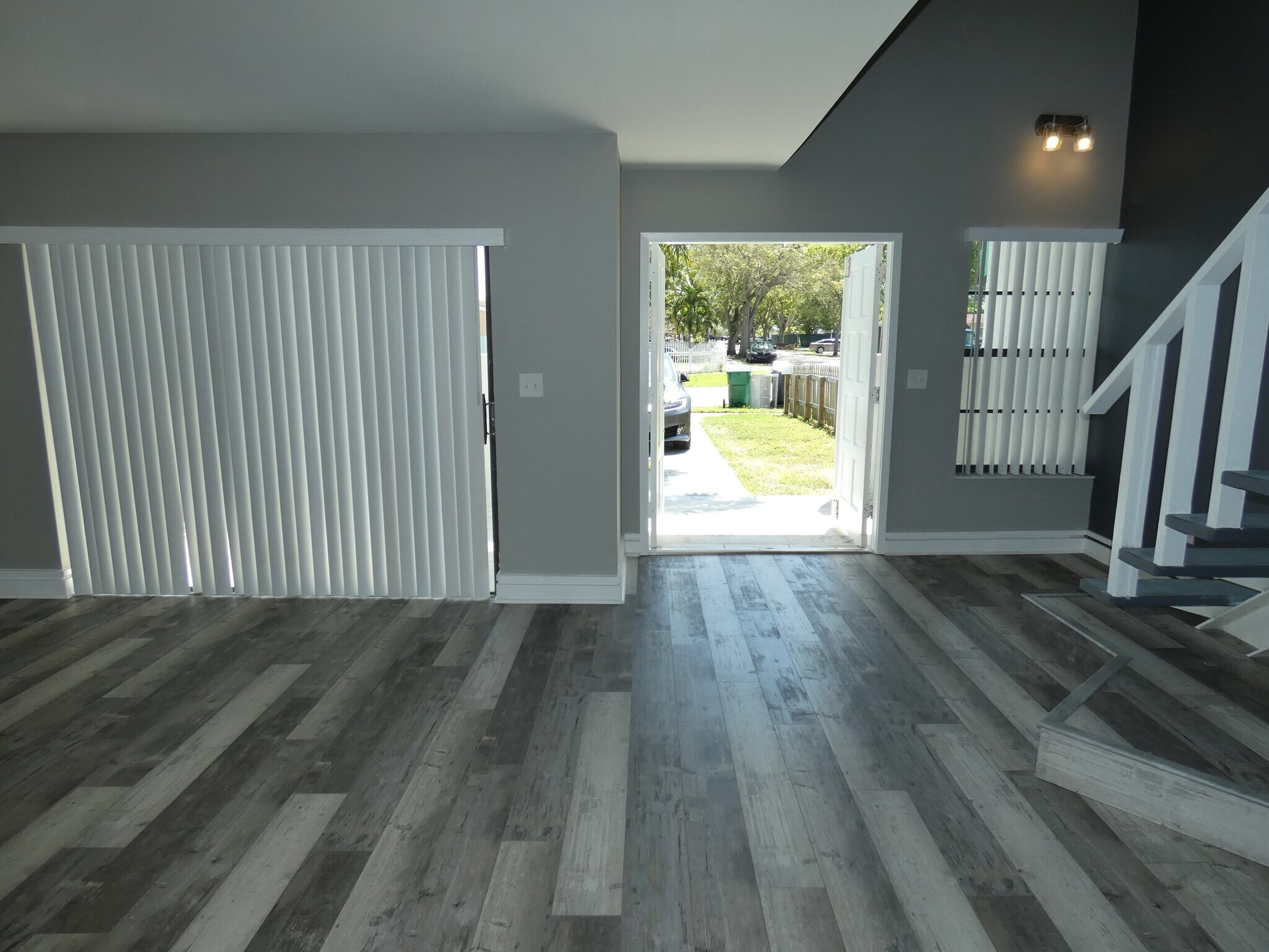 Building Photo - 14212 NE 4th Ave