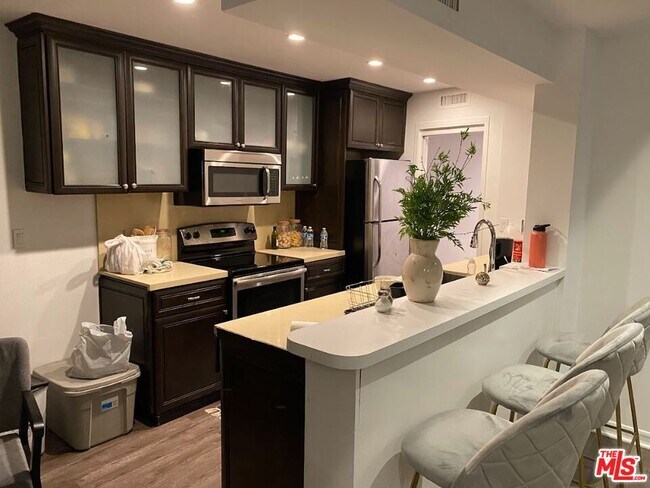 Building Photo - 7250 Franklin Ave