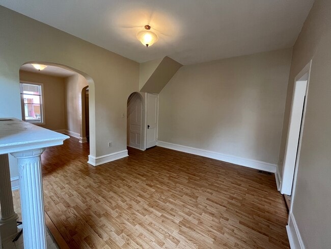 Building Photo - 350 Ophelia St