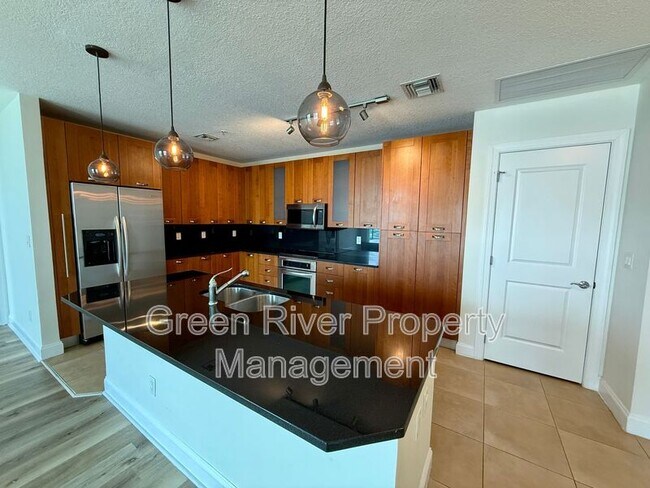 Building Photo - 1431 Riverplace Blvd