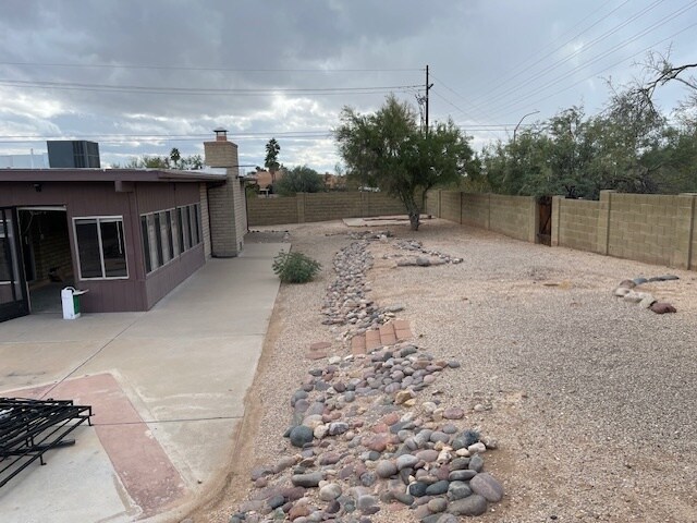 Building Photo - 8001 N El Tovar Pl