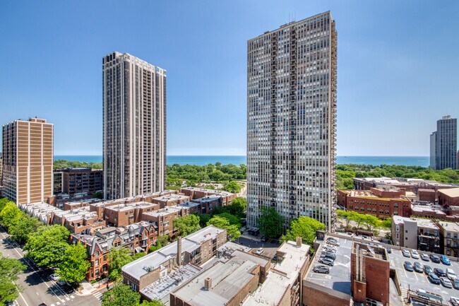 Building Photo - 1636 N Wells St