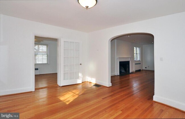 Building Photo - 4630 River Rd