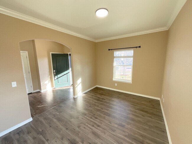 Building Photo - 3 Bedroom Home Available Near N Powers Blvd & Dublin Blvd!