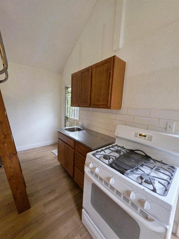 Building Photo - 6109 Saxon Dr