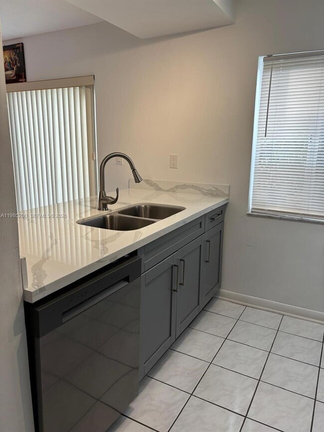 Building Photo - 133 Riviera Cir