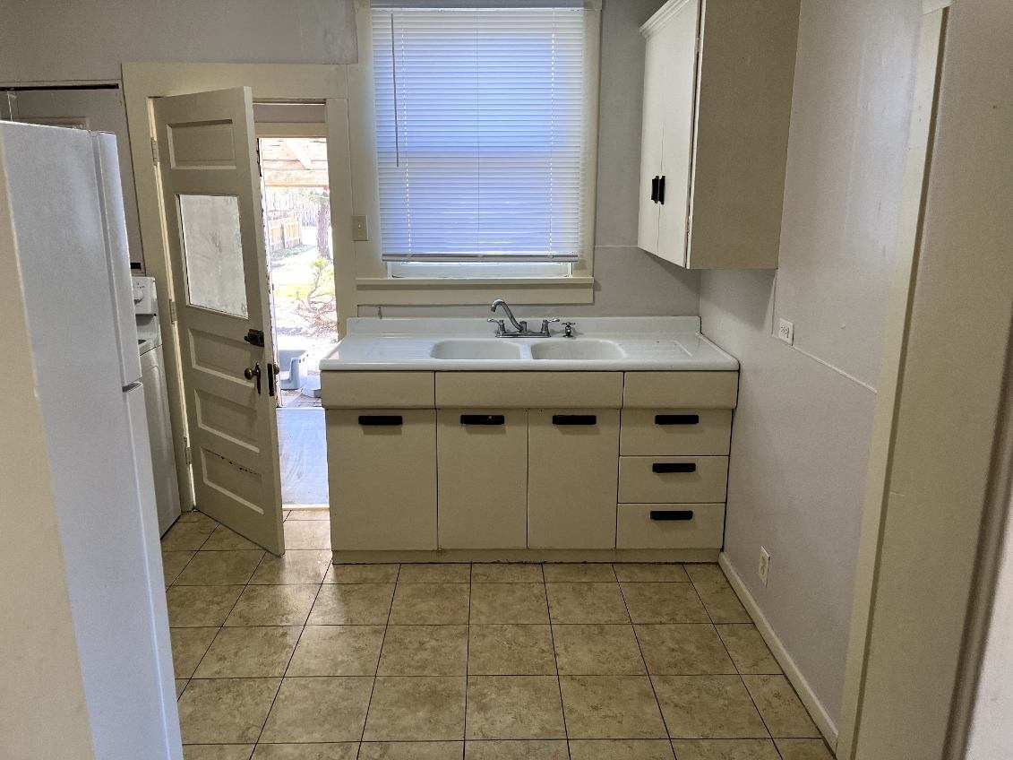 Building Photo - 708 S Santa Fe Ave