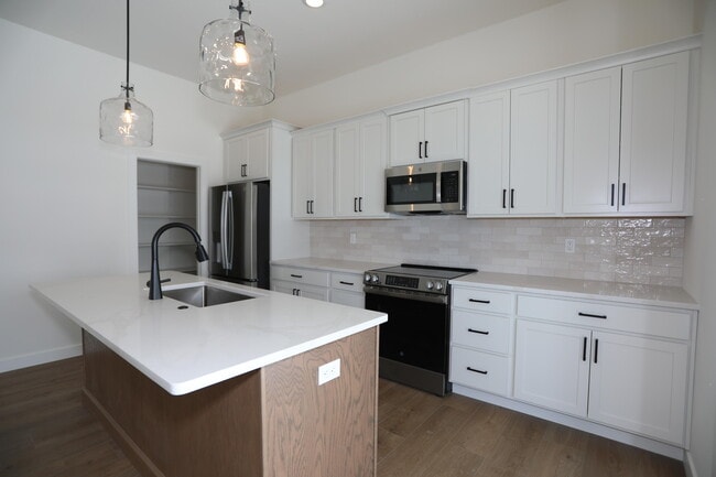 Building Photo - 4512 Estacada Dr