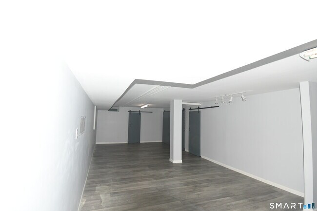 Building Photo - 3977 Park Ave