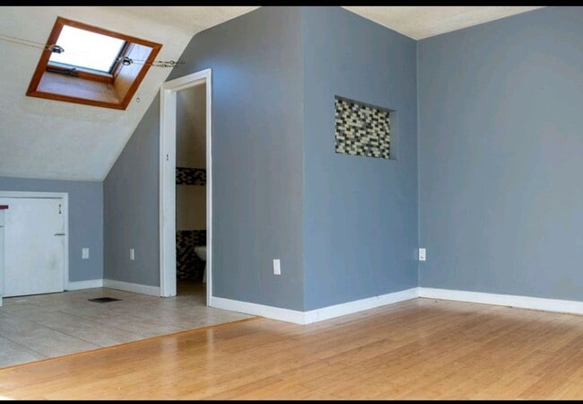 Building Photo - Life is better by the beach! Beach side townhouse 3bed 2.5 bath 1 garage,  master suite with priv...