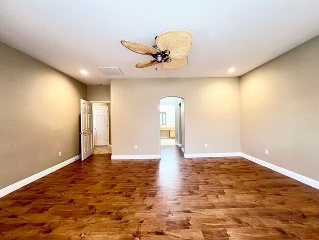 Building Photo - Welcome to the gorgeous home in Rhode Ranch