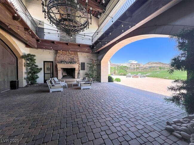 Building Photo - 74 Contrada Fiore Dr