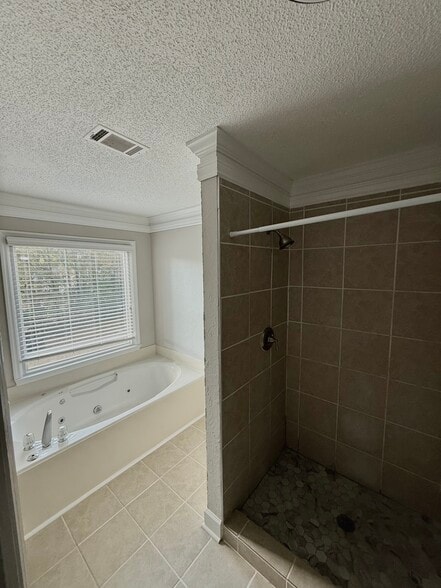 Building Photo - 1601 Willow Way