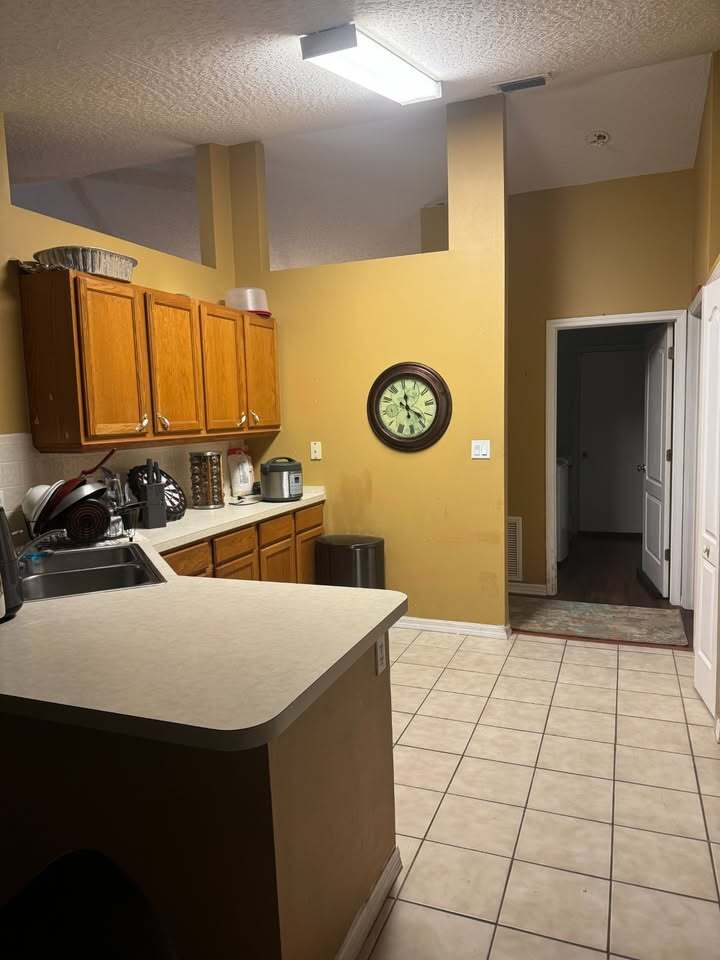 Building Photo - 697 Sheridan Woods Dr