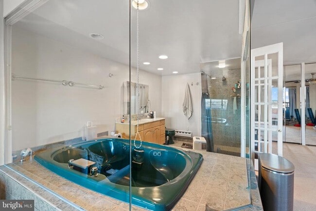 Building Photo - 200 Lombard St