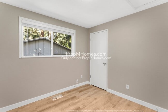 Building Photo - Thoughtfully Updated Two Bedroom Duplex in Oak Grove! DEPOSIT SPECIAL