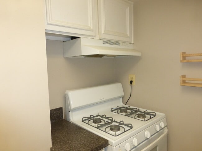Gas cooking - 1300 Army Navy Dr