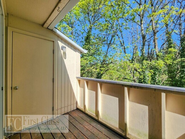 Building Photo - 3618 SW Beaverton Hillsdale Hwy