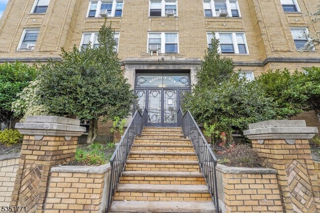 Primary Photo - 22 St Lukes Pl