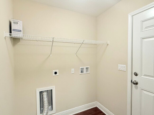 Building Photo - 5227 English Oak Dr