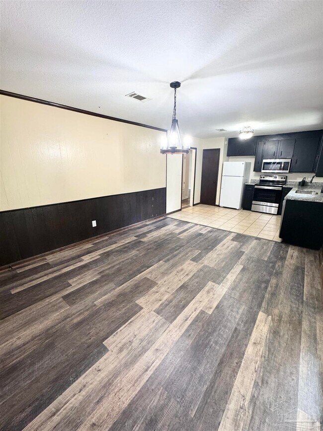 Building Photo - 9037 El Matador Dr