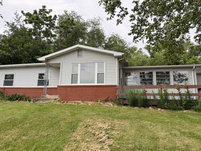 Building Photo - 11217 S Cottonwood St