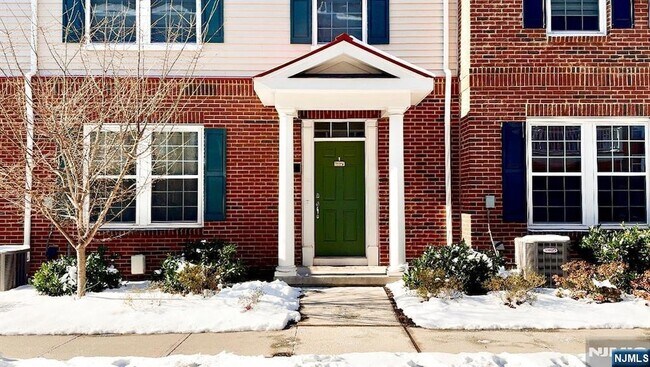 Building Photo - 54 Landmark Ln