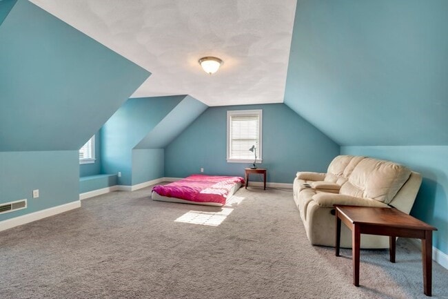 Building Photo - 7 Richmond Ave