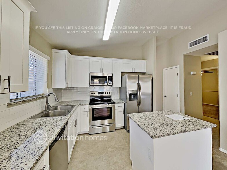 Building Photo - 2330 E Pinto Dr